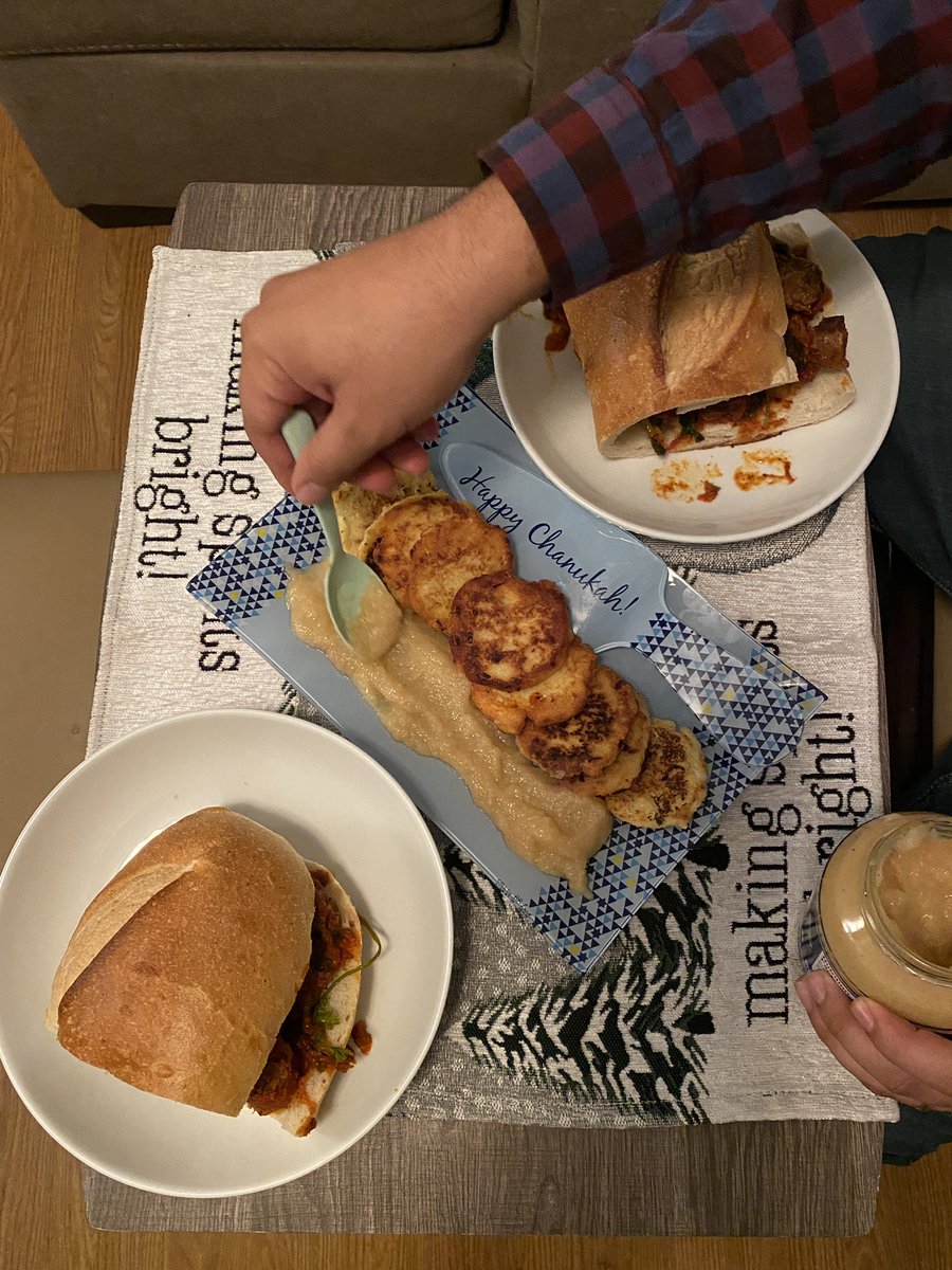 MariaShayna's tweet image. Some yummy #Hanukkah treats! #Hanukkah2021 #HanukkahSameach  #HappyHanukkah 💙