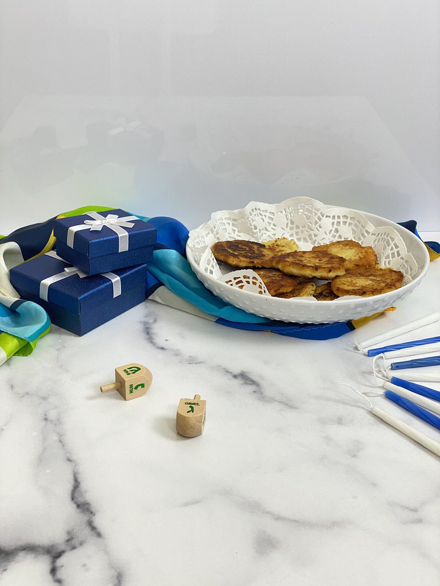 MariaShayna's tweet image. Some yummy #Hanukkah treats! #Hanukkah2021 #HanukkahSameach  #HappyHanukkah 💙