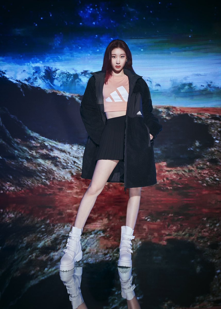 janeroeby's tweet photo. ITZY X ADIDAS
Photoshoot with one of my favorite brands, adidas. This time I used a comfortable and thick jacket. This jacket is very comfortable to wear in winter, you must have it.
#ITZYMIDNIGHTFLEECE #MIDNIGHTFLEECE
#ADIDASFLEECE
#WEOWNMIDNIGHT
@adidaskorea https://t.co/EL4gRNdcMT