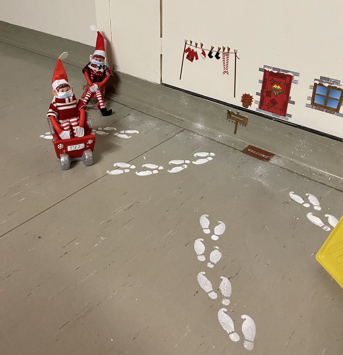 ali13hall's tweet photo. Santa’s little helpers have returned to Ward 8, to help Buddy in PAU. The Elves have isolated, vaccinated and covid tested. Also wearing their masks! Keep an eye on their mischief-making! Be good #icanthelpmyselfpaediatricnurse @LancsHospPaeds https://t.co/RMEnkZptqy