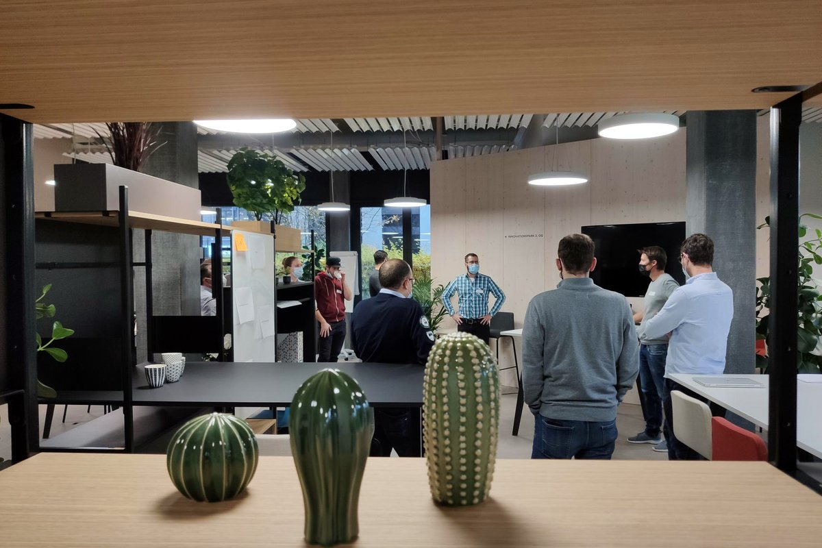 Unser Workshop «Zusammenschluss zum Eigenverbrauch», respektive ZEV ist passé. Befasst auch du dich privat oder beruflich mit dem Thema? Dann freuen wir uns auf einen Austausch mit dir.
#ZEV #Dezentralisierung #Energieversorgung