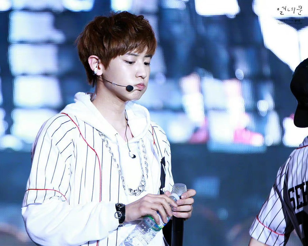 liebe_areeca's tweet photo. @iconloey I'll add another cutie Chanyeol pics in 2013 🤭 https://t.co/RRkf8hHqr2