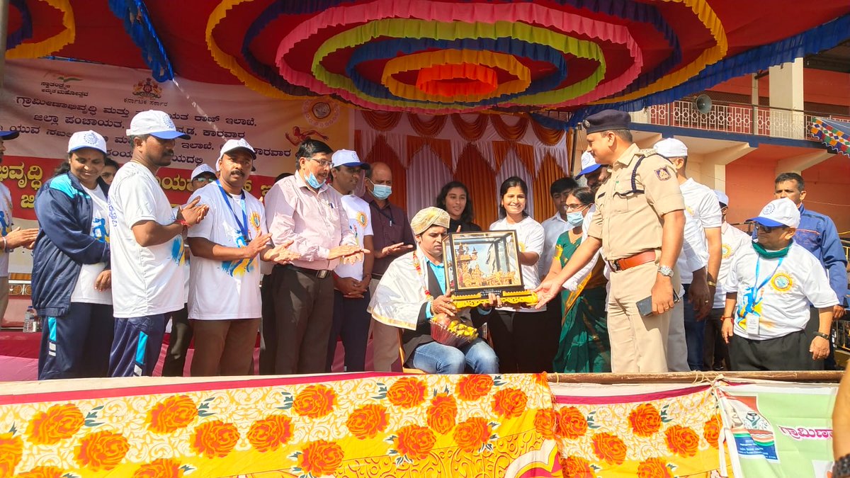 ZpKarwar's tweet photo. "ವಾರ್ಷಿಕ ಕ್ರೀಡಾಕೂಟ"

#ಕೆಲಸದ ಒತ್ತಡದ ನಡುವೆ ಹೊಸ #ಚೈತನ್ಯ, #ಉತ್ಸಾಹ ನೀಡುವ ಉದ್ದೇಶದಿಂದ ಜಿಲ್ಲೆ ಪಂಚಾಯತ ಅಧೀನದ ಎಲ್ಲಾ ಅಧಿಕಾರಿ, ಸಿಬ್ಬಂದಿಗಳಿಗೆ ನಿನ್ನೆಯ ದಿನ ಕ್ರೀಡಾಕೂಟ ಆಯೋಜಿಸಿ ಸಂಪನ್ನಗೊಳಿಸಲಾಯಿತು.
#Zilla Panchayat  #Taluk Panchayat #GP #PRED #RDWS #Sportsday 
@gokRDPR @KarnatakaVarthe https://t.co/mAjcYcHc9L