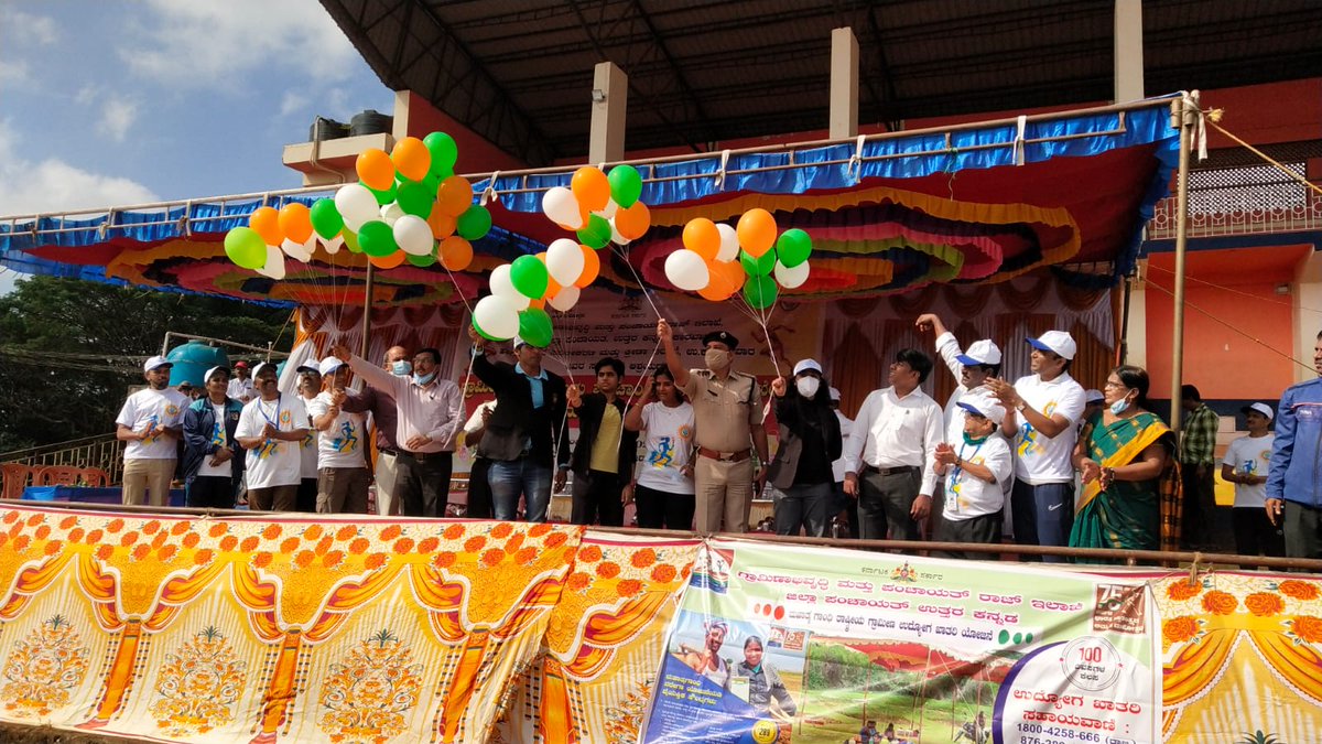 ZpKarwar's tweet photo. "ವಾರ್ಷಿಕ ಕ್ರೀಡಾಕೂಟ"

#ಕೆಲಸದ ಒತ್ತಡದ ನಡುವೆ ಹೊಸ #ಚೈತನ್ಯ, #ಉತ್ಸಾಹ ನೀಡುವ ಉದ್ದೇಶದಿಂದ ಜಿಲ್ಲೆ ಪಂಚಾಯತ ಅಧೀನದ ಎಲ್ಲಾ ಅಧಿಕಾರಿ, ಸಿಬ್ಬಂದಿಗಳಿಗೆ ನಿನ್ನೆಯ ದಿನ ಕ್ರೀಡಾಕೂಟ ಆಯೋಜಿಸಿ ಸಂಪನ್ನಗೊಳಿಸಲಾಯಿತು.
#Zilla Panchayat  #Taluk Panchayat #GP #PRED #RDWS #Sportsday 
@gokRDPR @KarnatakaVarthe https://t.co/mAjcYcHc9L