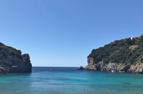 DorsetWriter's tweet photo. #WordsOnTheTable #JimPotts #Corfu #Greece
Many poems written in Corfu and in other parts of Greece are included in my new Colenso Books collection - alongside poems inspired by travels and experiences in other parts of the world.
Go to
https://t.co/oSQl2P3Hly https://t.co/QfIxasN4lQ