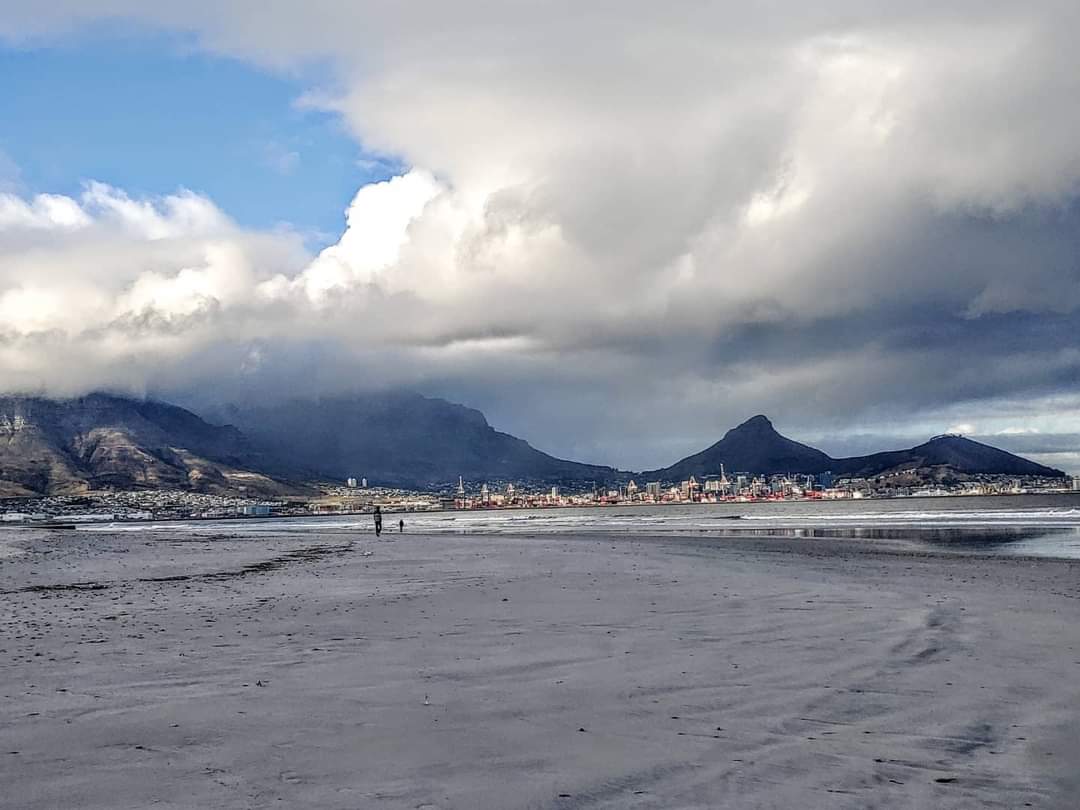 world4solutions's tweet photo. Walk on the beach Cape Town.
#capetown #tablemountain #lionshead #signalhill #lagoonbeach #lagoonbeachhotel #morning #containerships #tablebay #kosiebur https://t.co/iTdQ71XV5b