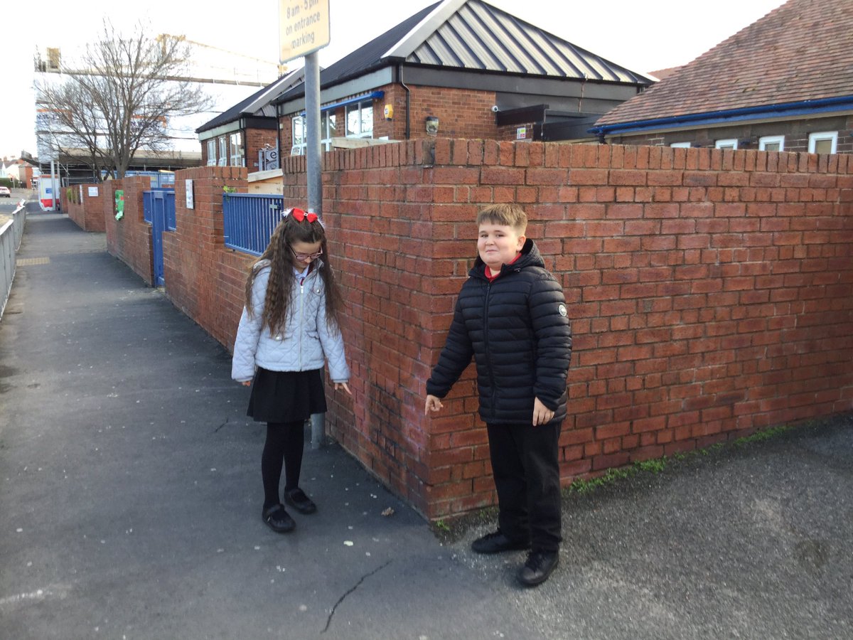 MrsLEdwards2's tweet photo. #schoolcouncil#pupilvoice#antidogfouling https://t.co/r8NzP1SZCh