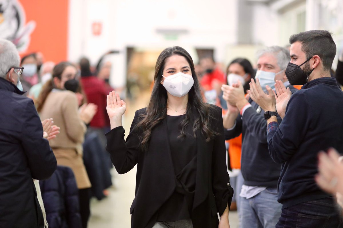 🤓📝 La XVII edició del concurs ‘La Primera en la Frente’, organitzat per la <a href="/FedFallas1A/">Federación Fallas 1A</a>, va tornar anit per a posar a prova els coneixements fallers.

🥇 L’enhorabona a l’equip ‘Totfalles’, que es va proclamar campió d’enguany! 👏

#Falles22