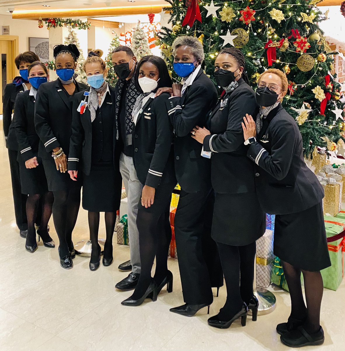Mike_Love_UAL's tweet photo. The Inaugural flight to Washington~Dulles is in good hands..
UA613 Flight Crew was AMAZING!! I could not be more proud of this flight attendant crew!! 
Safe travels from Lagos! 
@Vic_Petrosky @StacyC_United @michielle_ua @DeanWhittaker74 @EddieLGordonJr1  
@weareunited https://t.co/jYjTUpYruN