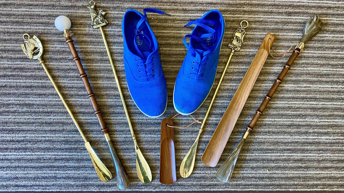 BarhamAntiques's tweet photo. Christmas gift ideas for him. Shoe horns. Alway a good selection of new &amp; vintage shoehorns #christmasgifts #gifts #shoes #shoehorn #portobelloroad #barham_antiques #shoehorns #brassshoehorn #vintageshoehorns #nottinghill #golf #horseheadshoehorn #visitportobello #giftidears https://t.co/kbRerCbSOp