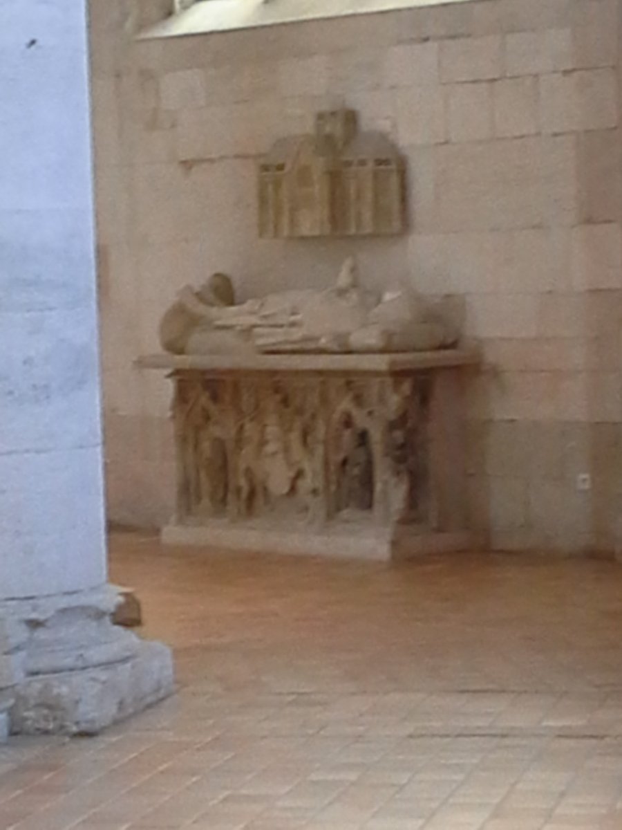 cotentinologue1's tweet photo. #ChurchesInChurches Nicolas d’Estouteville +1177
founded the Abbey of Valmont 1169
Tomb commissioned in 1524 alabaster and rests on a carved and armored pedestal framed by figures.. Above, there is a model of the abbey, originally placed at the foot https://t.co/AVKwMlo6Yg