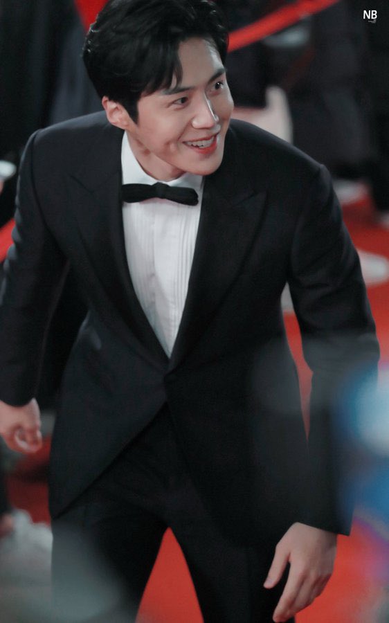 SEONHOLOOKS's tweet photo. https://t.co/jH52icfOrX