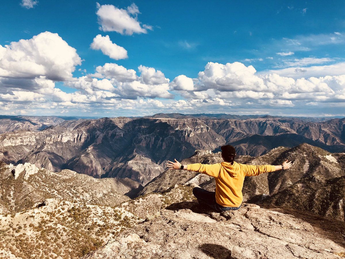 Nadie tiene un camino trazado en este mundo, así que mejor relájate, disfruta de los pequeños momentos, aprovecha las personas que tienes a tu lado y déjate llevar por esta increíble experiencia a la que llamamos vida