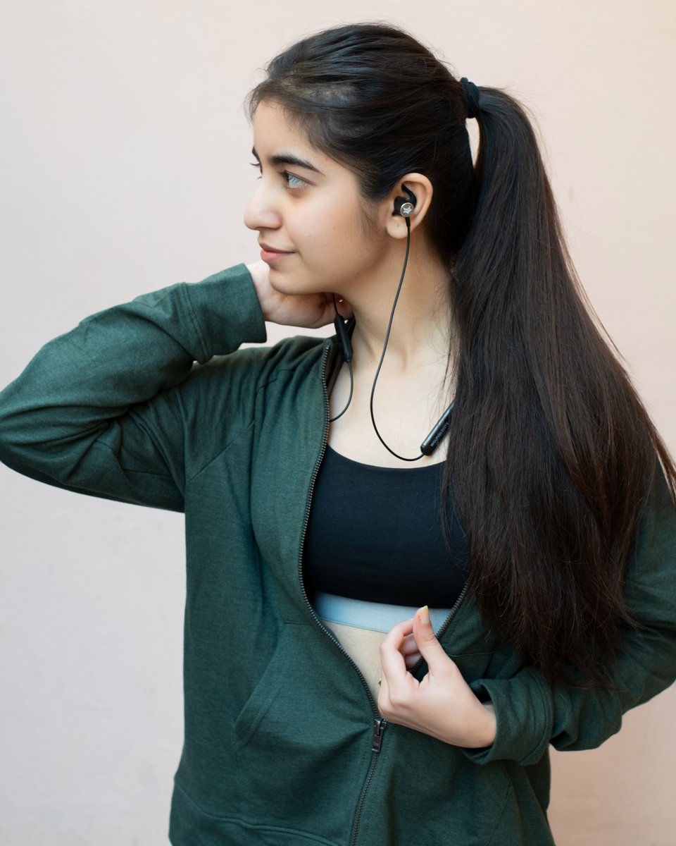 WolfVelocity_'s tweet photo. Pick your track, press play and get lost in the music with  #wolfvelocity Alpha 1.0...
Available on Amazon &amp; Flipkart
#wolfvelocityaudio #maythemusicbewithyou #headphone #earphone #bluetooth #neckband #Song #music #Soundcheck https://t.co/3qCI3nrujw