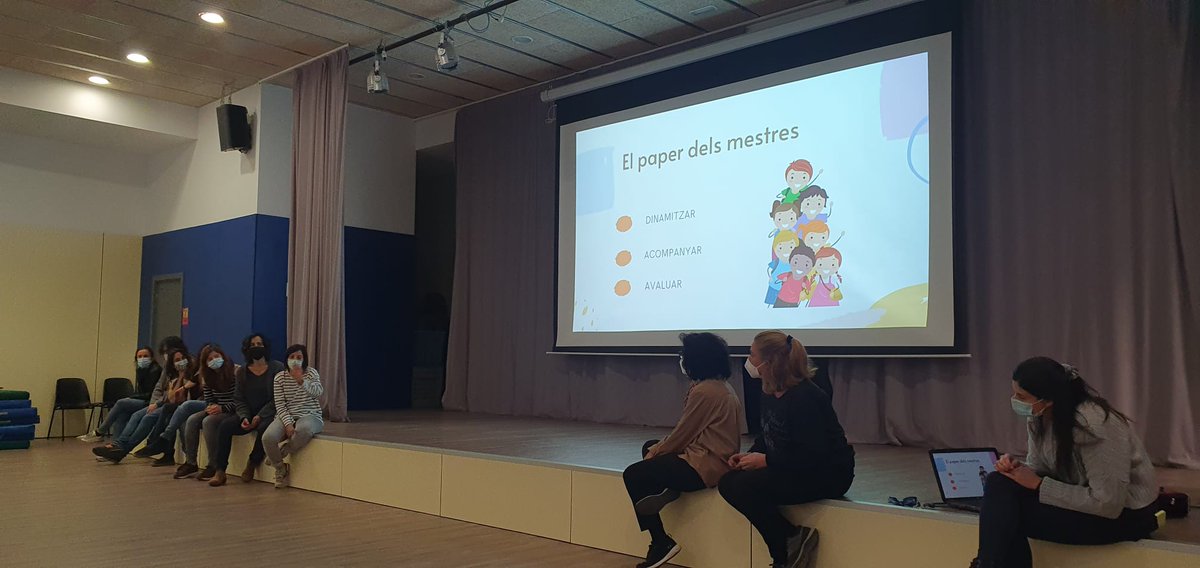 mcintoverdaguer's tweet photo. A l'escola el claustre compartim experiències pedagògiques per aprendre juntes. Avui la Comunitat Mitjana ens explica com treballa el TAGI, treball autònom globalitzat de les instrumentals, o el que és el mateix, els REPTES i racons pels nens i nenes #SomVerdaguer @consorciedubcn https://t.co/TymTW2BRmu