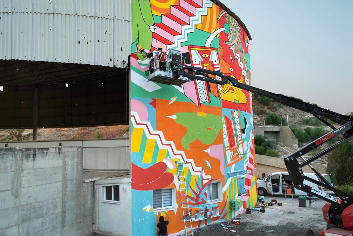 BROTHERS0FLIGHT's tweet photo. Last big mural painted in the Jordan Valley IL, August 2021.

#Brothersoflight #Mural #Largescale #NFT https://t.co/hzKMcrnpP6