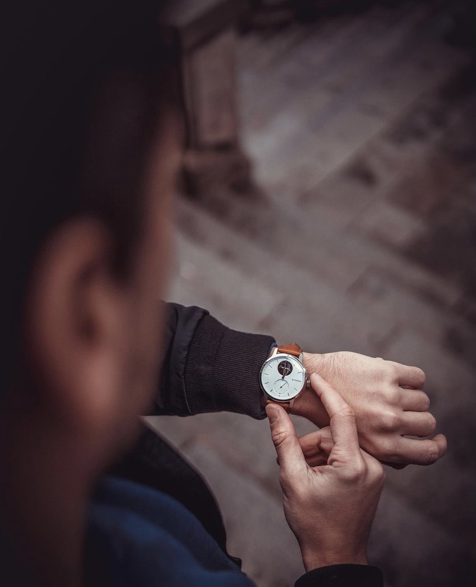 #WithingsCommunity 'Quand la mode rencontre la technologie, ça donne ScanWatch.' —@TheiCollection ⌚️ ScanWatch 42 mm White avec bracelet cuir 20 mm Brown & Leather