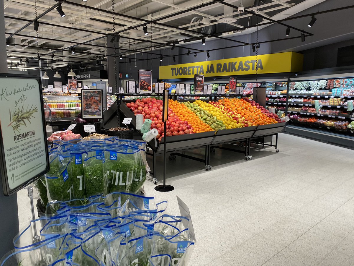 TalsoAri's tweet photo. @HOKElanto S-market remonttikierros on paketissa tämän vuoden osalta. Nyt on valmiina 53 uuden ilmeen myymälää, joista jokaisen valikoimat on räätälöity asiakkaiden toiveiden mukaisiksi. Tänään avausvuorossa S-market Herttoniemi. Palvelemme vuoden jokaisena päivänä 24/7. https://t.co/8NXN5z9Ic8