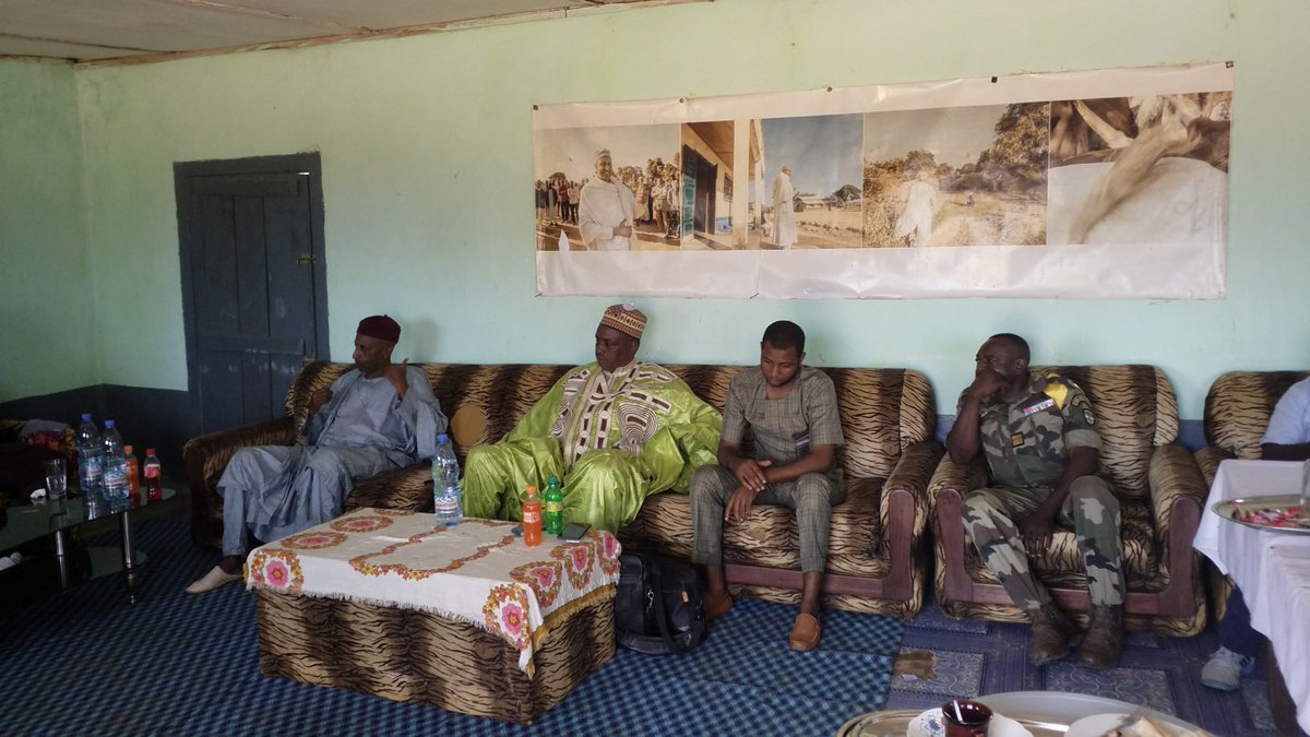 uepnddrrcaf's tweet photo. .#UEPNDDRRenAction! Le 1er déc, journée chargée pour l'équipe de la mission. Plusieurs rencontres ont eu lieu avec les autorites locales civiles et militaires aussi avec les notables. Échanger sur le processus de la paix, #DDRR #APPRRCA. https://t.co/zS2wdJlxeU