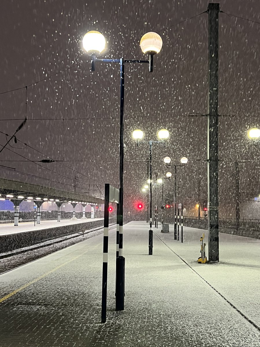 Waiting for my <a href="/LNER/">London North Eastern Railway</a> in a #geordiewinterland