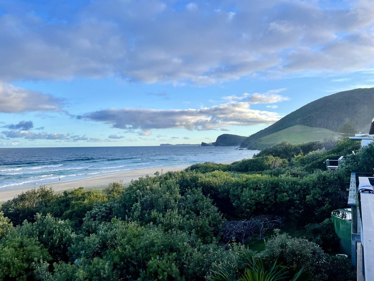 CamillaBaker1's tweet photo. Home for the next few days (send more sun please) #blueysbeach https://t.co/sdzgtNCbD7
