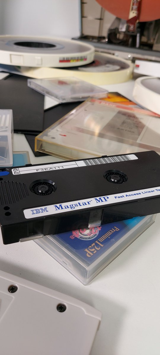 pro_device's tweet photo. Do you remember the old types of data media?
#datamedia #tape #magnetictape #storagedata #storage #storagesolution #oldmedia #tdk #basf #ibm #cassette #analog https://t.co/KWp7YsYDd2