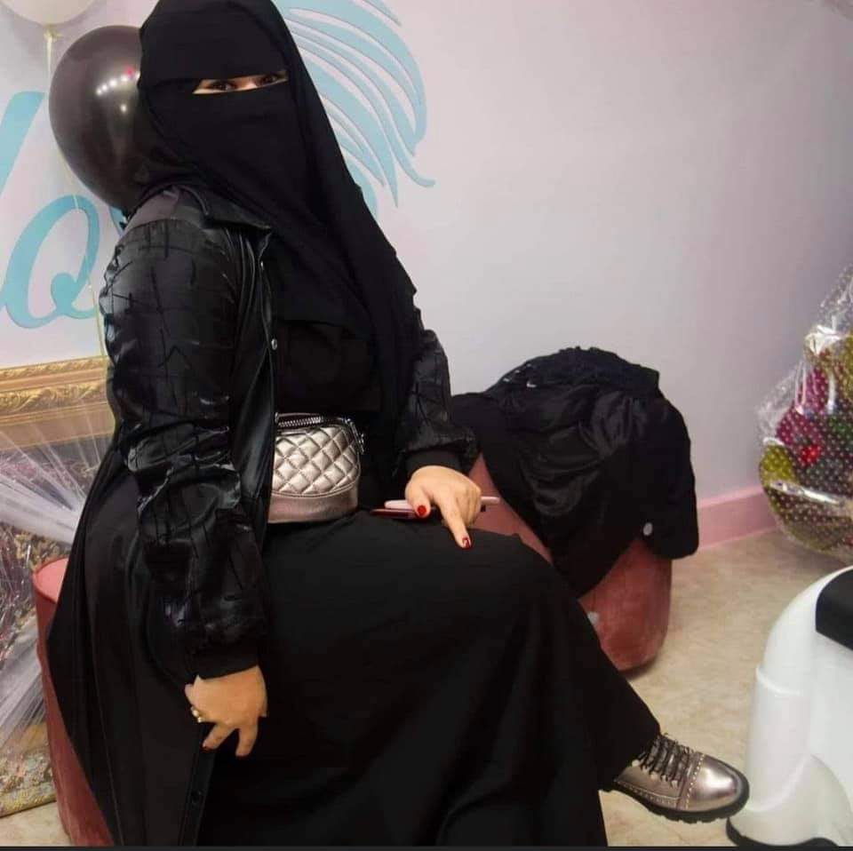 نهدي أحبابنا الورد والقلوب 🌸❤️
فهل نحن في عشقهم نذوب 🌺💜💜
نهوى كلماتهم وتفاصيلهم 💜❤️
ولا نرى فيمن نحب عيوب 🌸🦋
والغريبُ أننا كلما تحدثنا عنهم 💜
يفوح من كلامنا العطر والطيب🌹🌿🦋
اسعد الله اوقاتكم بكل خير وسعادة وراحة بال 💕🥀🦋