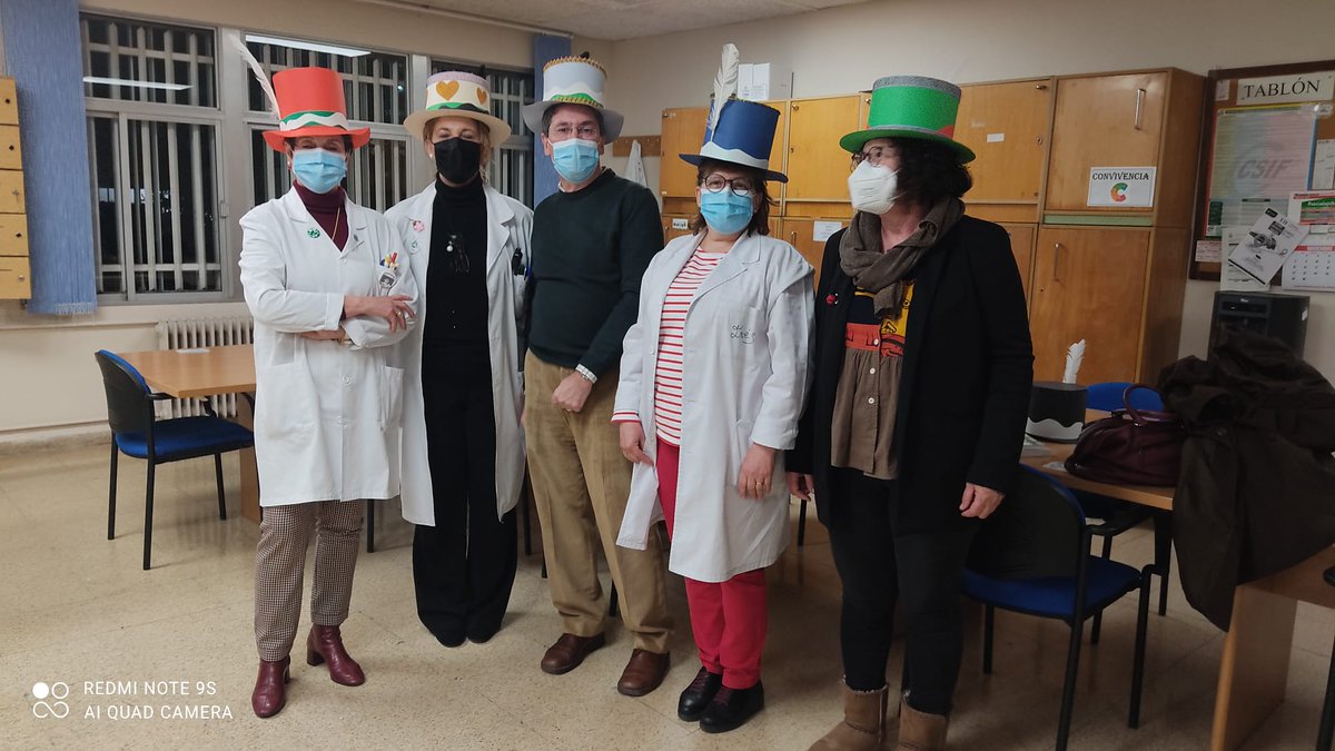 JOSEALB65's tweet photo. Ya tenemos para la APE del @IESRamonyCajalV los 6 sombreros de pensar de Edward Bono. Un trabajo realizado por nuestra profe Elvi y alumnado de Caracterización. Les utilizaremos para el taller de resolución de conflictos
#mefp_Emprendimientocyl
#Compartefp
#FSE_AulaEmpresaCyL https://t.co/OiiACiGlHA