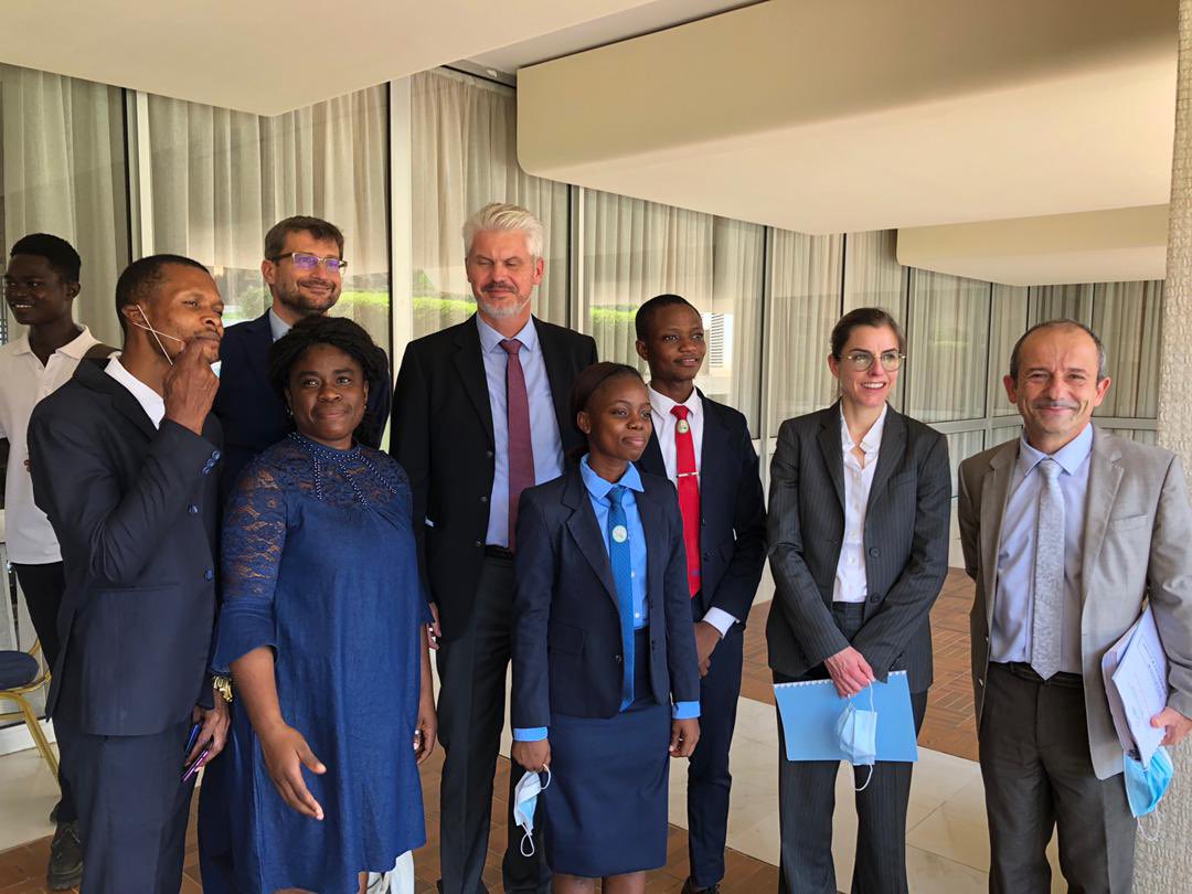 CottetChris's tweet photo. Great discussions between wonderful Liberian students at @inphbpolytec in #Yamoussoukro and @AFD_France Ex. Directors @MarcelliJP and #FrLombard. This scholarship program financed by @AFD_en, turns out to be the best way to tighten ties between #Liberia, #cotedivoire and #France! https://t.co/14EbyhDFOj