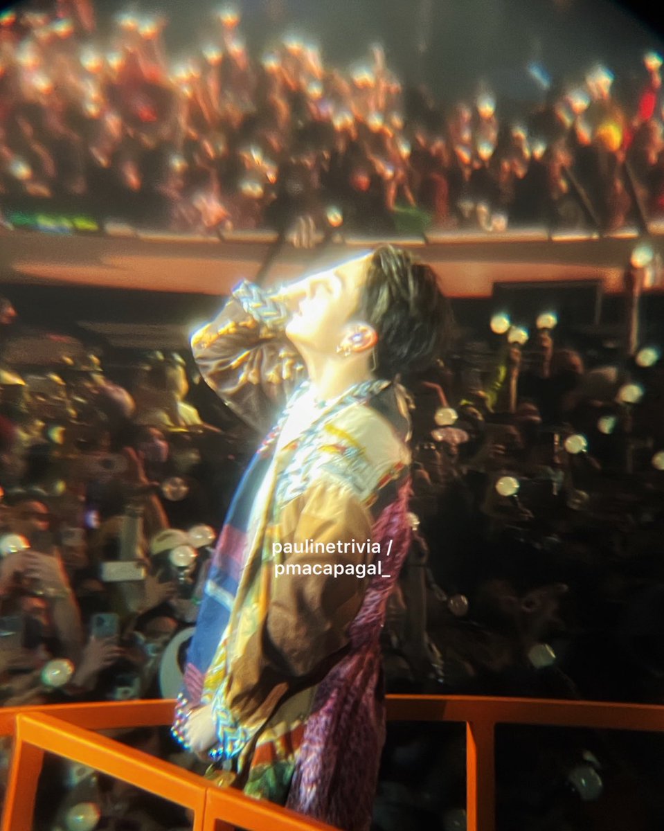 My sister took a photo of Jungkook through a binocular lens 🔎 this is the result 🔥✨

#PTD_LA_ON_STAGE <a href="/BTS_twt/">방탄소년단</a>