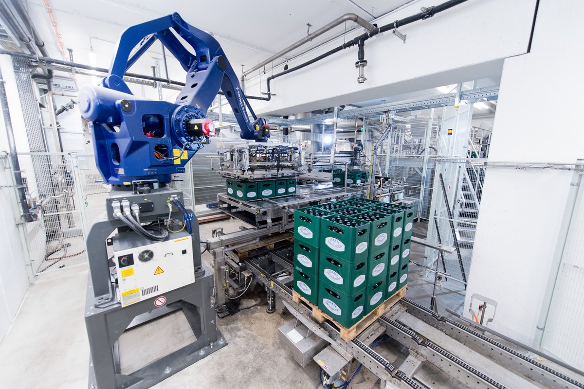 KronesAG's tweet photo. You can count on the flexibility of our #Robogrip at any time, whether for individual, row or layer palletizing, packing or unpacking tasks. With an extensive selection of suitable gripping or multifunctional tools it's prepared for anything! #GermanBlingBling #Krones #KronesAG https://t.co/ALkNyxcSEz