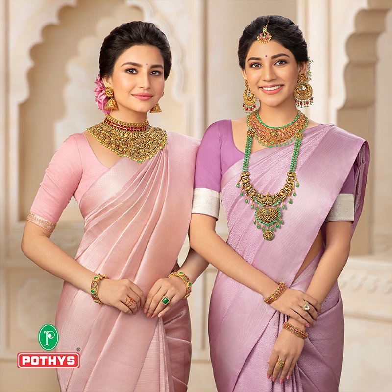 pothysonline's tweet photo. Every look will be complete with matching jewelry. Shop Now: https://t.co/dZ0UnM3KDs
#Tissuesilksaree #soft #silksaree #silklove #weavesofindia #Traditionalwear #festiveseason #trendycollections #antique #diamonds #rubynecklace #weddingjewelry #Pothys #PothysSwarnaMahal https://t.co/wUNWkrAnwF