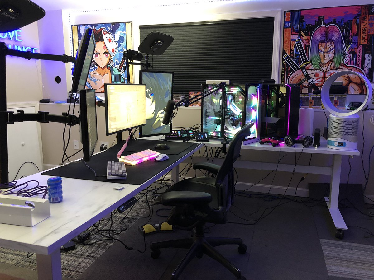 JLove's tweet photo. Blood sweat and 7 hours later we got a new desk built and everything moved onto it 😅

Gotta clean up and manage the wiring but it’s just about done 👌🏼 https://t.co/5loXbSLujt