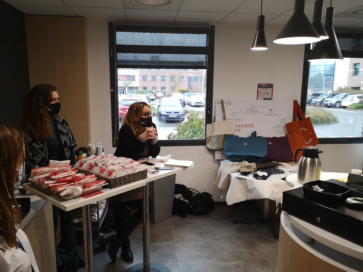 Petit stand #Confectio dans les locaux d'Axa Wasquehal pour les 30 ans d'#AxaAtoutCoeur