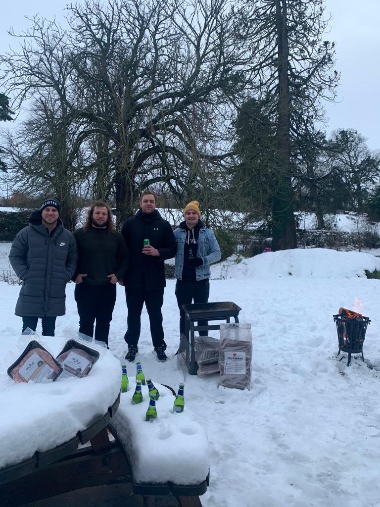 AndriesF4's tweet photo. #tbt #snowbeers https://t.co/QKSSgoCSzt