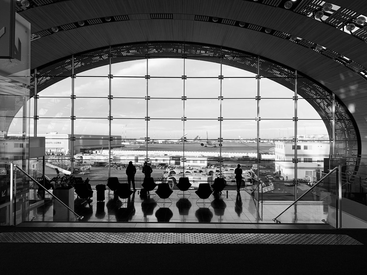 Mel0Oooow's tweet photo. Nouveau départ pour un voyage ☀️#voyage #holidayseason #soleil #tropiques #airfrance ♥️ #AF498 @AirFranceFR https://t.co/qcz6RkitS0