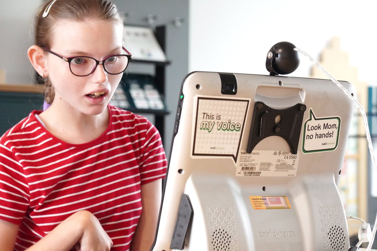 "Ich bin stolz darauf, dass ich gelernt habe, wie ich mit meinem Computer nicht nur erzählen und plaudern kann, sondern auch selbstbestimmt Musik hören und Videos schauen, wie alle anderen in meinem Alter auch." - Isabella 1/2 #RechtAufKommunikation @verbund @lifetoolggmbh