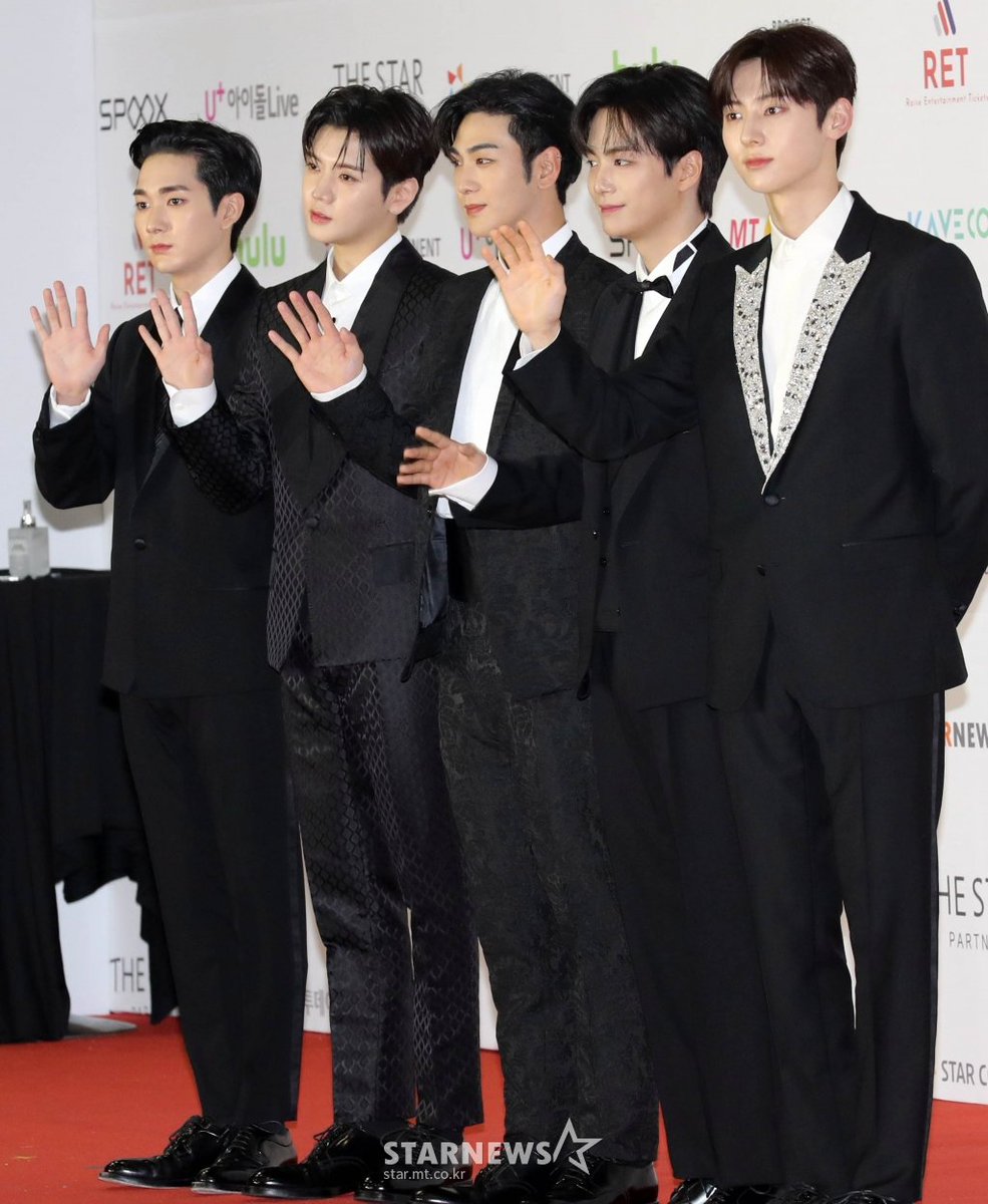 theseoulstory's tweet photo. [#2021AAA] 📸 Suit up! Here are NU'EST at the red carpet of #2021AsiaArtistAwards today 💜 @NUESTNEWS https://t.co/lffxEkhbOm