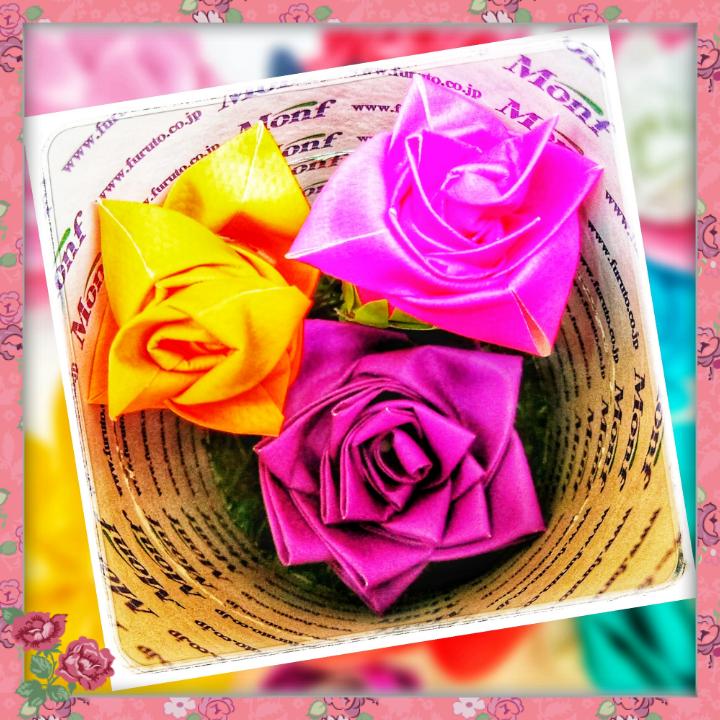 FurutoJP's tweet photo. T担当です。
蛍光ガムテで薔薇の花びら作ってみました。あっ!もちろんスタッフです(笑)
https://t.co/xq1yC4X8vL
#古藤工業 #Monf #ハンドメイド
#蛍光テープ #薔薇 #フラワーコサージュ #いわき市 https://t.co/pzu6X2qJ3p