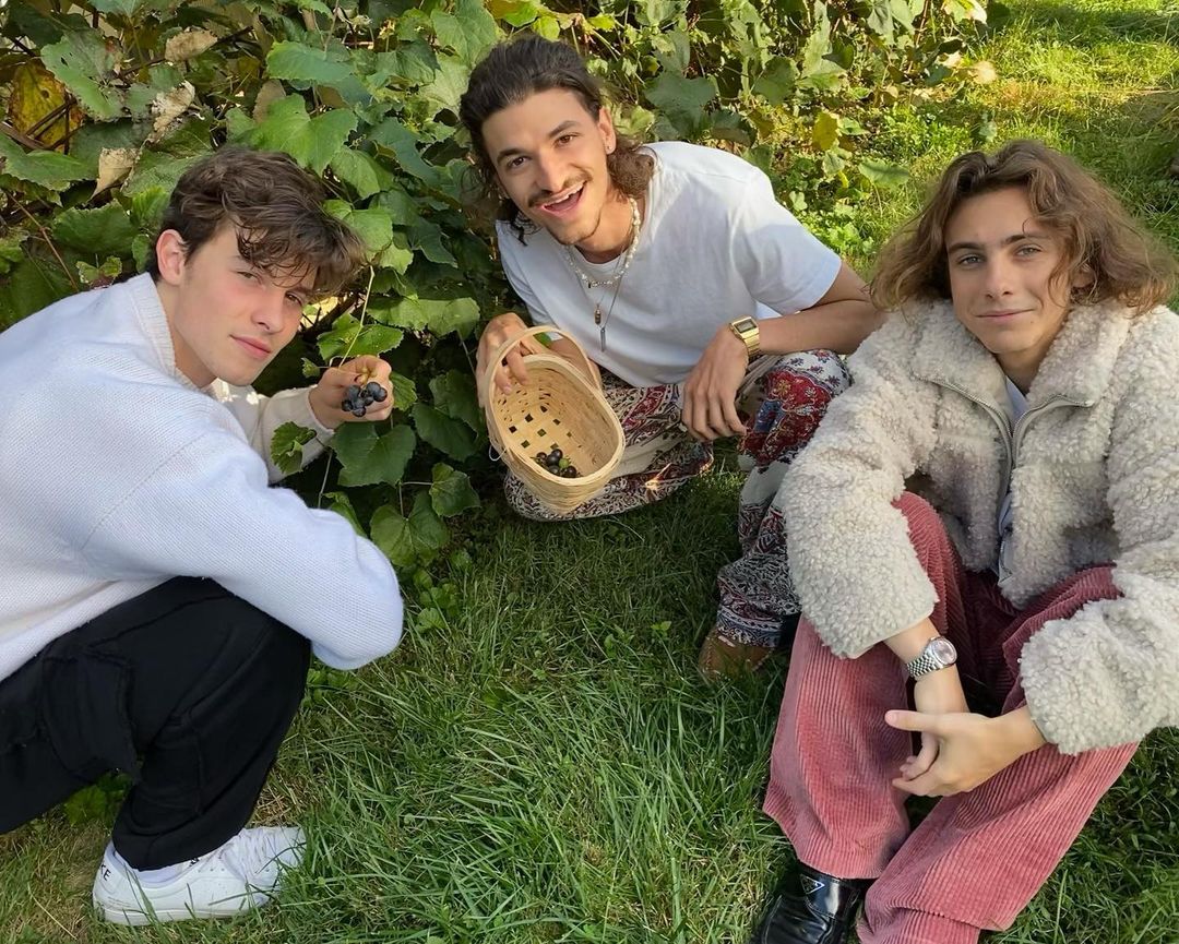 We don't have to fix it
We don't have to stay 
I will love you either way