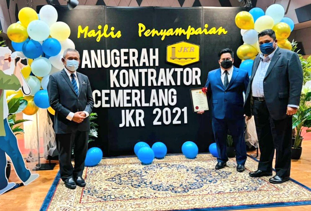 Tahniah Syntax Valley mendapat Naib Johan Kategori Projek Infrastruktur bernilai RM20 juta ke atas iaitu Projek Jalan di Kg Paya Redan, Ayer Molek, Melaka <a href="/JKRMelaka/">JKR Melaka</a> <a href="/JKRMalaysia/">JKR Malaysia</a> <a href="/SulaimanMdAli1/">Sulaiman Md. Ali Official</a> <a href="/kamelmohamad/">Kamel Mohamad</a> <a href="/JkrTengah/">JKRMelakaTengah</a> <a href="/IrBahari/">Shaharuddin Bin Bahari</a> <a href="/CawJalanJKR/">Cawangan Jalan JKR Malaysia</a> <a href="/MOWorks/">でやんす</a>