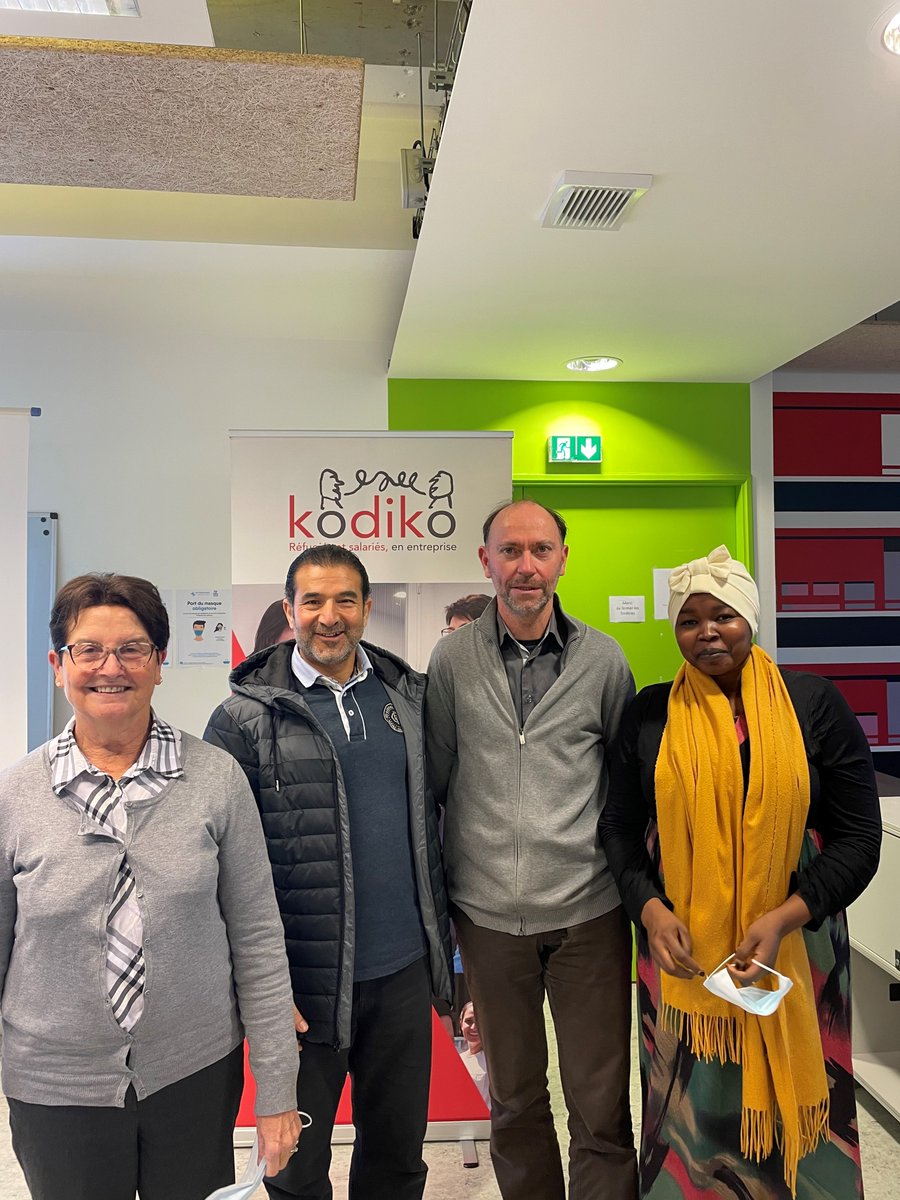 Ils sont 4 salariés Sncf engagés auprès de @Kodiko pour aider des réfugié(e)s à s'insérer professionnellement. Bravo et merci à eux pour leur engagement
#orientation #engagement #mécénat #mécénatdecompétences #insertion #volontaire
<a href="/Fab_Constance/">Fabienne Constance-Helard</a> 
<a href="/MRyckere/">Marie De Ryckere</a> 
<a href="/FleuryMA37000/">Marie-Anne FLEURY</a>