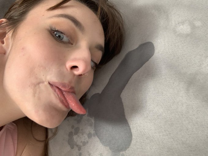 that one time i squirted the shape of a penis on this couch https://t.co/7jGWU9NN1D