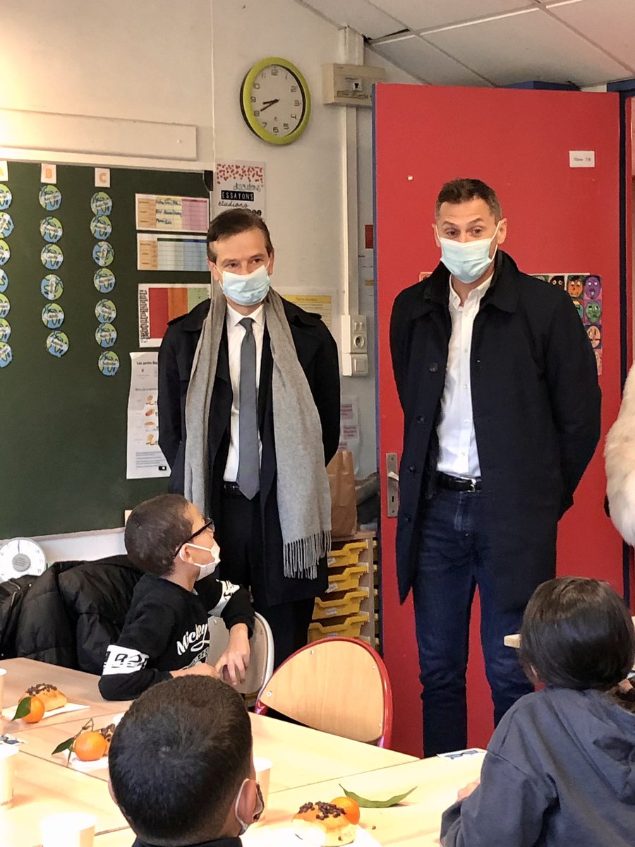 DSDEN13's tweet photo. Ce matin à St André La Castellane tous les élèves ont profité de #PetitsDéjeuners en présence de Vincent Stanek @dsden13 et de @huguet_pierre mairie @marseille. Une #JusticeSociale qui contribue à la #réussite des élèves. Une action conjointe avec les enseignants et les agents https://t.co/66PaaVoMCd