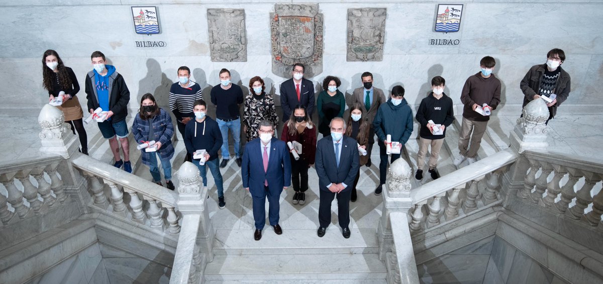 GarestiBHI's tweet photo. Gure ikaslea den Martin Erdozainek Bilboko "Doña Casilda de Iturrizar - Viuda de Epalza" Bilboko Udalak ikasle bikainei ematen dizkien hamar beketako bat lortu du. Zorionak zure lan handiagatik!  @bilbao_udala #ViudadeEpalza https://t.co/qlvY0cQ0MU