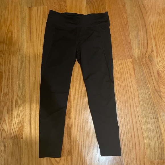 wojmama's tweet photo. So good I had to share! Check out all the items I'm loving on @Poshmarkapp #poshmark #fashion #style #shopmycloset #lululemonathletica: https://t.co/wFOZP343Us https://t.co/y1nigMlCac