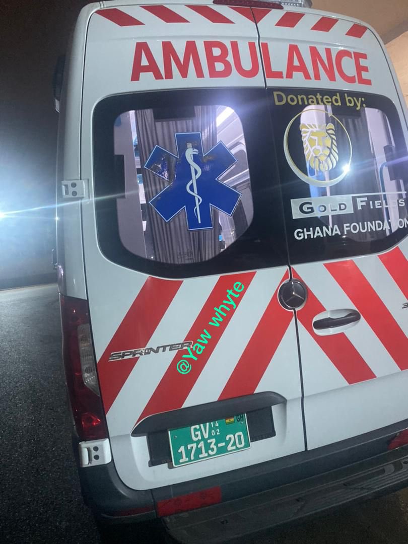 Yaw_Whyte's tweet photo. For those who want details of the ambulance. This was us in the ambulance. As you can see, no paramedic !! https://t.co/ew3vxkwXWX
