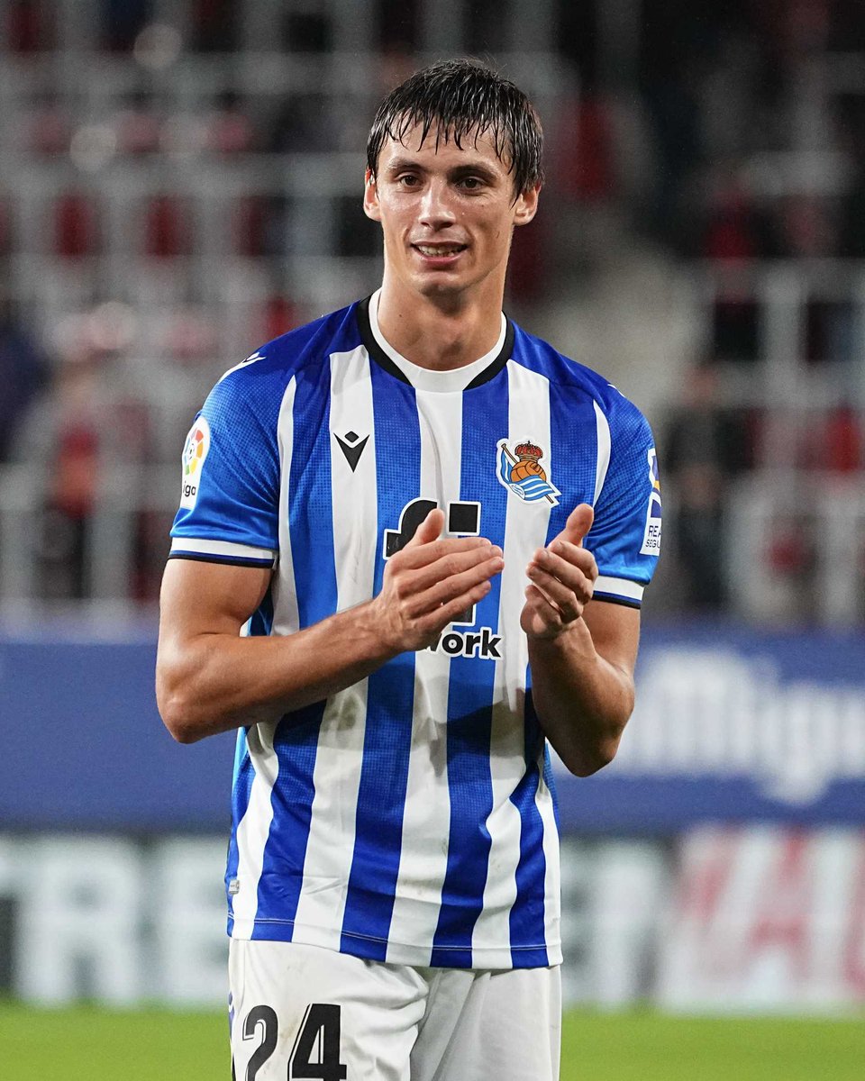 RealSociedad's tweet photo. 🧗‍♂️ 𝗖𝗿𝗲𝗰𝗲𝗿, 𝗰𝗿𝗲𝗰𝗲𝗿 𝘆 𝗰𝗿𝗲𝗰𝗲𝗿.

🔙 Hace tres años @LN_Robin debutó de txuri urdin 💙

#HistoriaRS | #AurreraReala https://t.co/CxWNfSxYTc