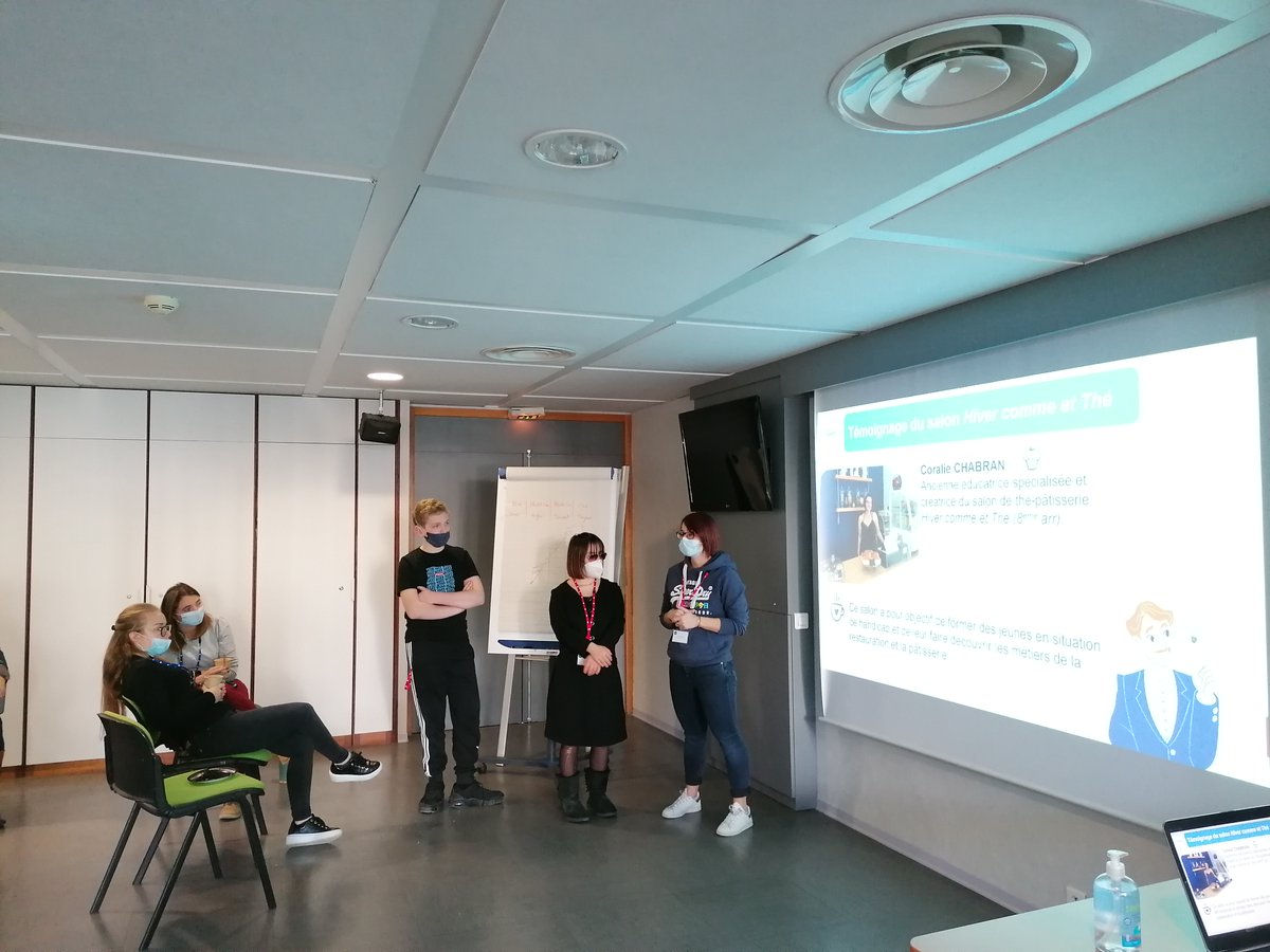 RTE_med's tweet photo. Cette semaine, l'entreprise adaptée "Hiver comme et thé" est venue à la rencontre de nos salariés @rte_france à #Marseille. Un moment d'échange convivial autour du #handicap avec quelques pâtisseries préparées par les jeunes en #formation au sein de cette entreprise ! https://t.co/ysrV85kiQJ