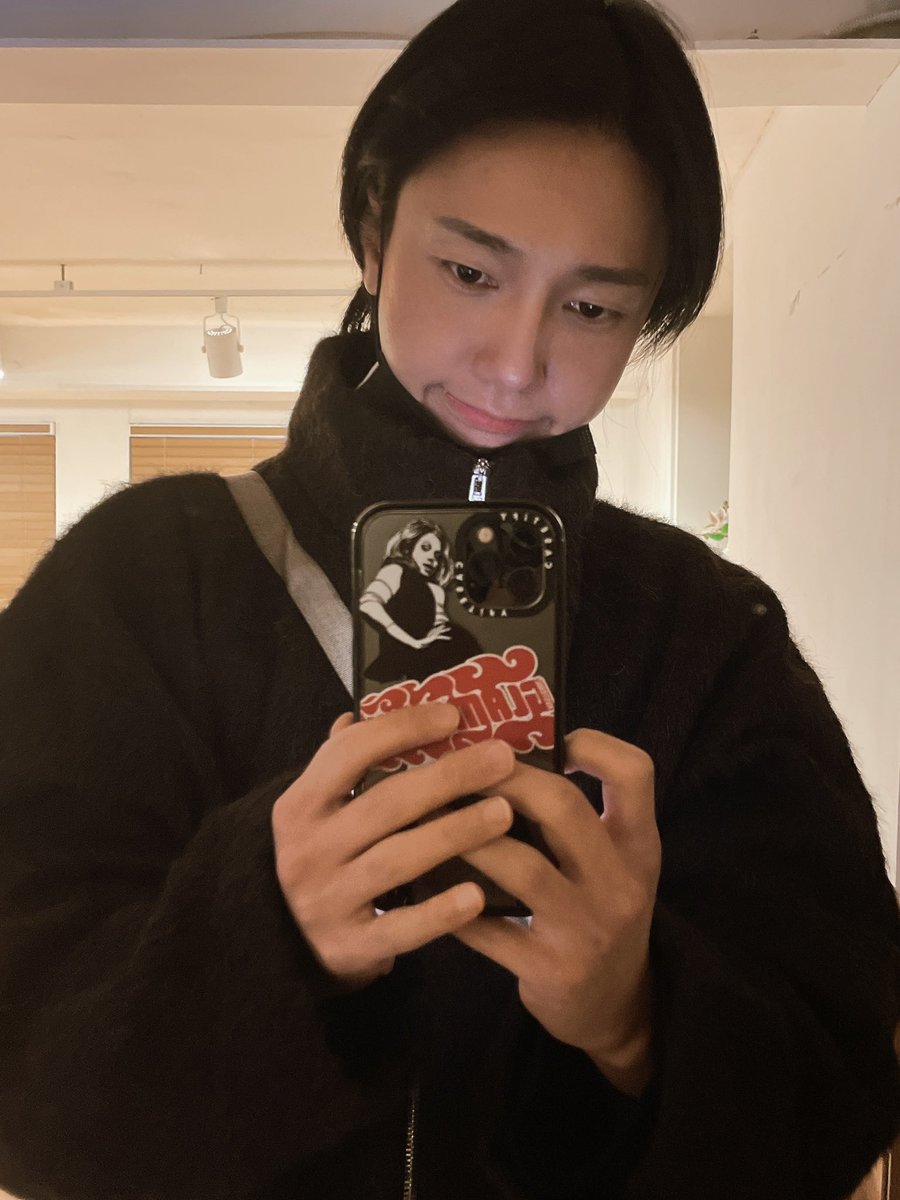 (211202) 🐈‍⬛🌚🤳🏼🖤 #예성 #Yesung
x.com/shfly3424/stat…